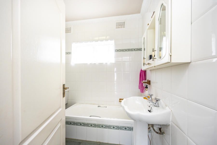 5 Bedroom Property for Sale in Gonubie Eastern Cape